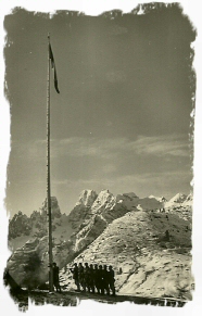 PratoPiazza-6 settembre 1952 - sullo sfondo: le cime Cristallo e Popera